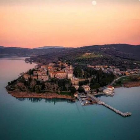 Villa Il Borgo Antico Monte del Lago Exterior foto
