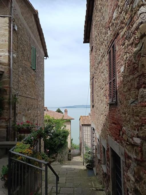 Villa Il Borgo Antico Monte del Lago Exterior foto