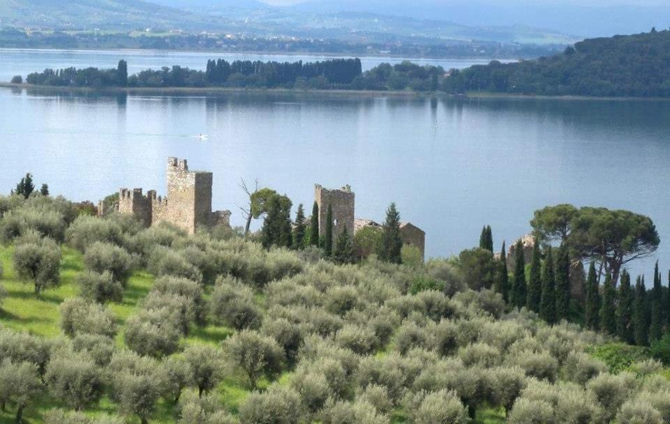 Villa Il Borgo Antico Monte del Lago Exterior foto