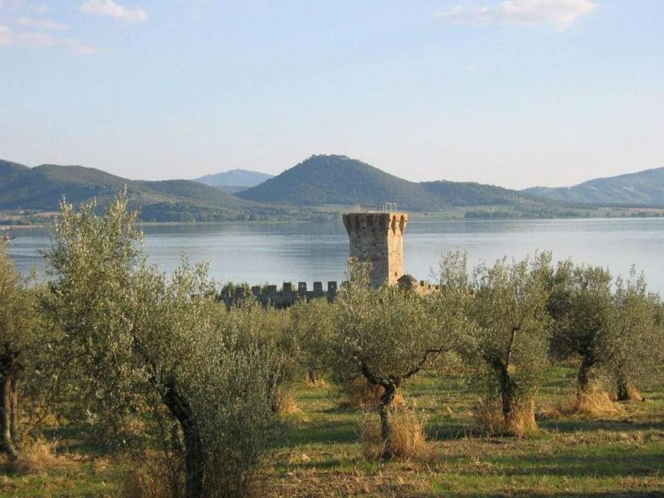 Villa Il Borgo Antico Monte del Lago Exterior foto